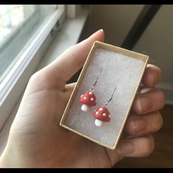 4 Pairs of Clay Earrings - Picture 9 of 9